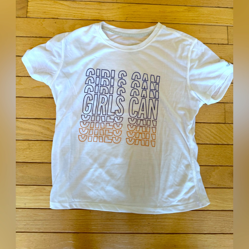 Brooks “girls can” T-shirt lady size small. EUC.